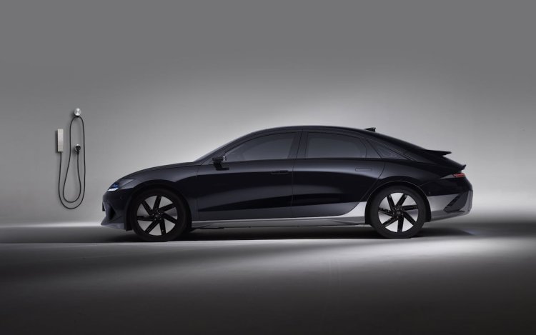 Electric Cars vs Hybrid Cars: The Tech Behind Them